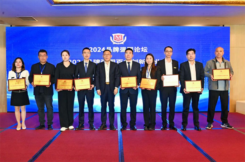 鑫源汽車榮膺十大領(lǐng)軍品牌，龔大興董事長(zhǎng)獲評(píng)創(chuàng)新企業(yè)家