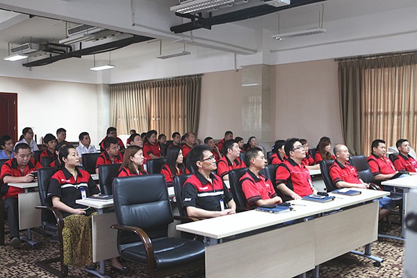 摩托車公司2015年度安全（環保）生產月表彰總結會召開