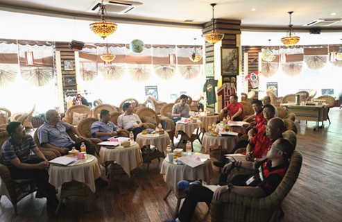 時刻不忘危機意識，共筑鑫源美好明天 —董事長直管人員2015上半年述職會順利召開