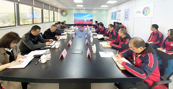 重慶市經(jīng)信委副主任王春水一行蒞臨鑫源農(nóng)機(jī)調(diào)研