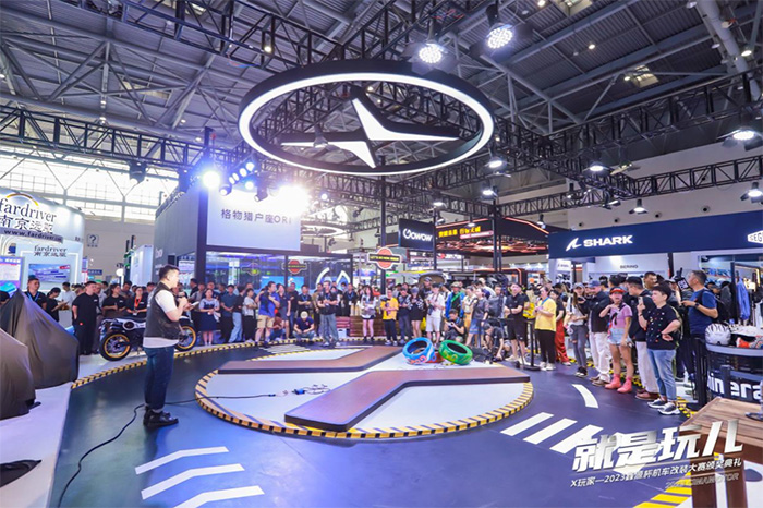 復古、改裝、搖滾、露營，鑫源摩托玩兒出個“遙遙領先”！ 摩博會展臺變游戲場，鑫源摩托徹底“玩兒”出圈 玩改裝，還得是鑫源摩托！